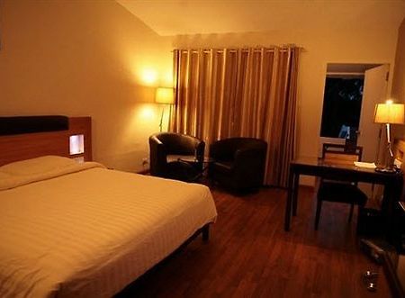 Deccan Plaza Hotel - Ooty Eksteriør billede