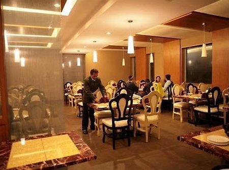 Deccan Plaza Hotel - Ooty Eksteriør billede