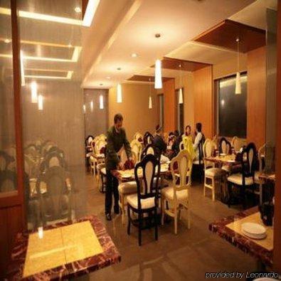 Deccan Plaza Hotel - Ooty Eksteriør billede