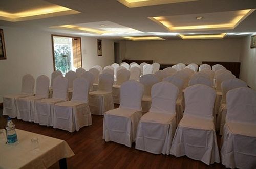 Deccan Plaza Hotel - Ooty Eksteriør billede